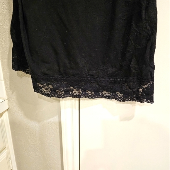 Dressbarn black lacey tank gently worn Large - Picture 3 of 6